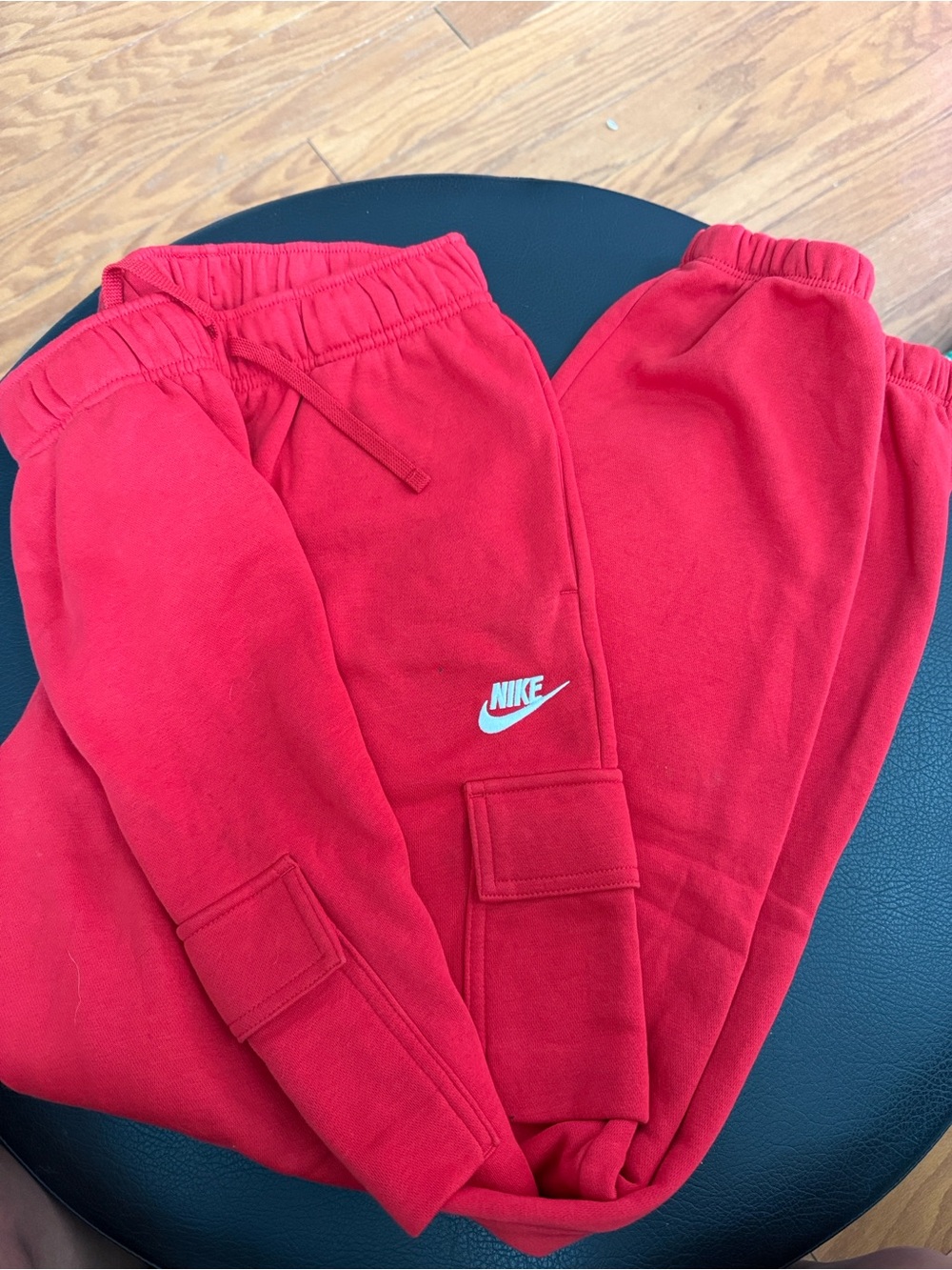 Nike Club Fleece Cargo Jogger size XS in red
